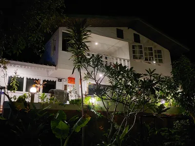 Baan Si Khao YANUI