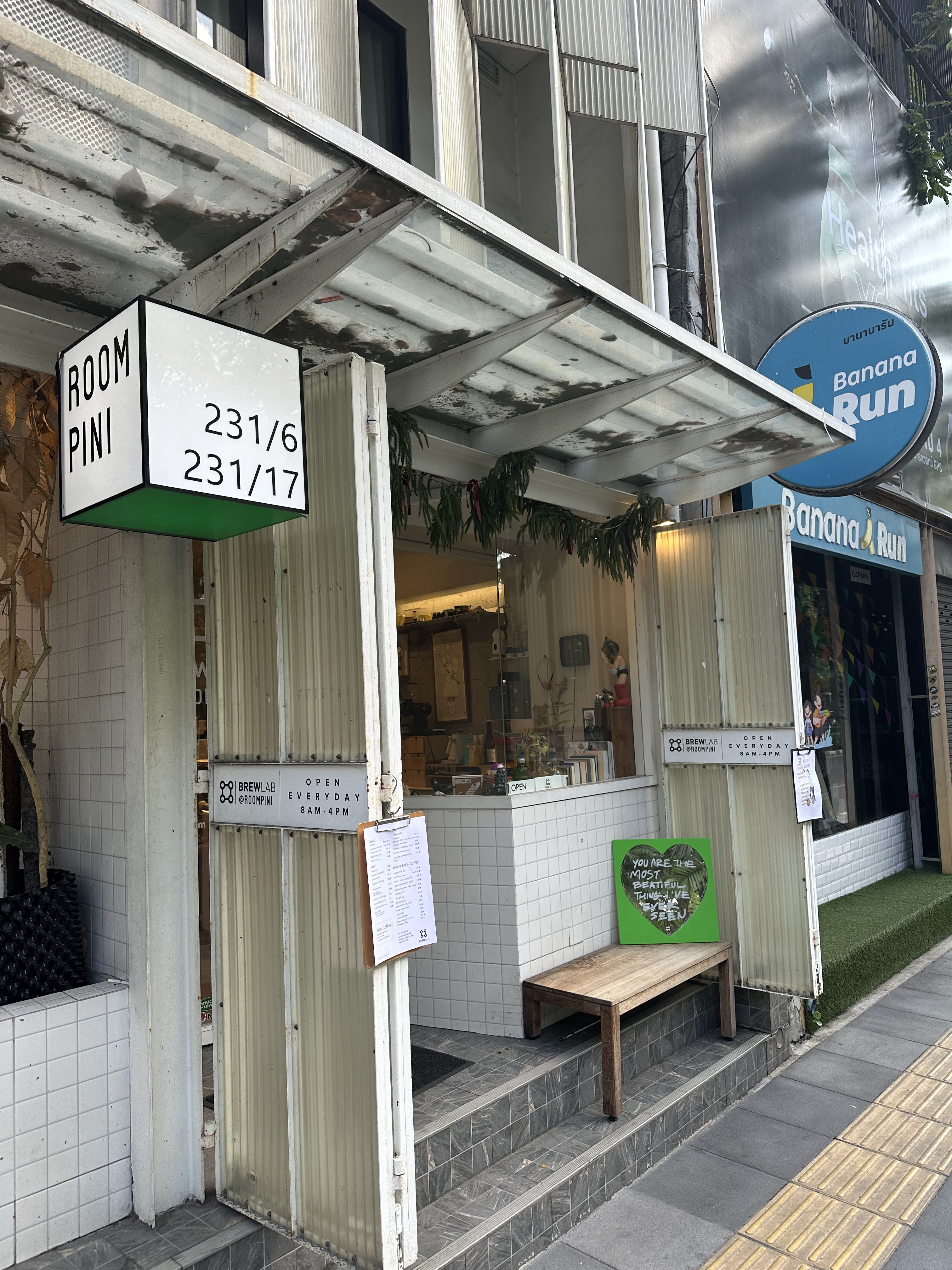 BrewLab Cafe Roompini