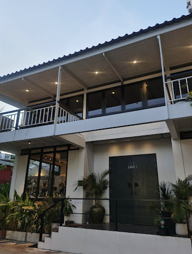 Earth House | Restaurant | Wine Bar