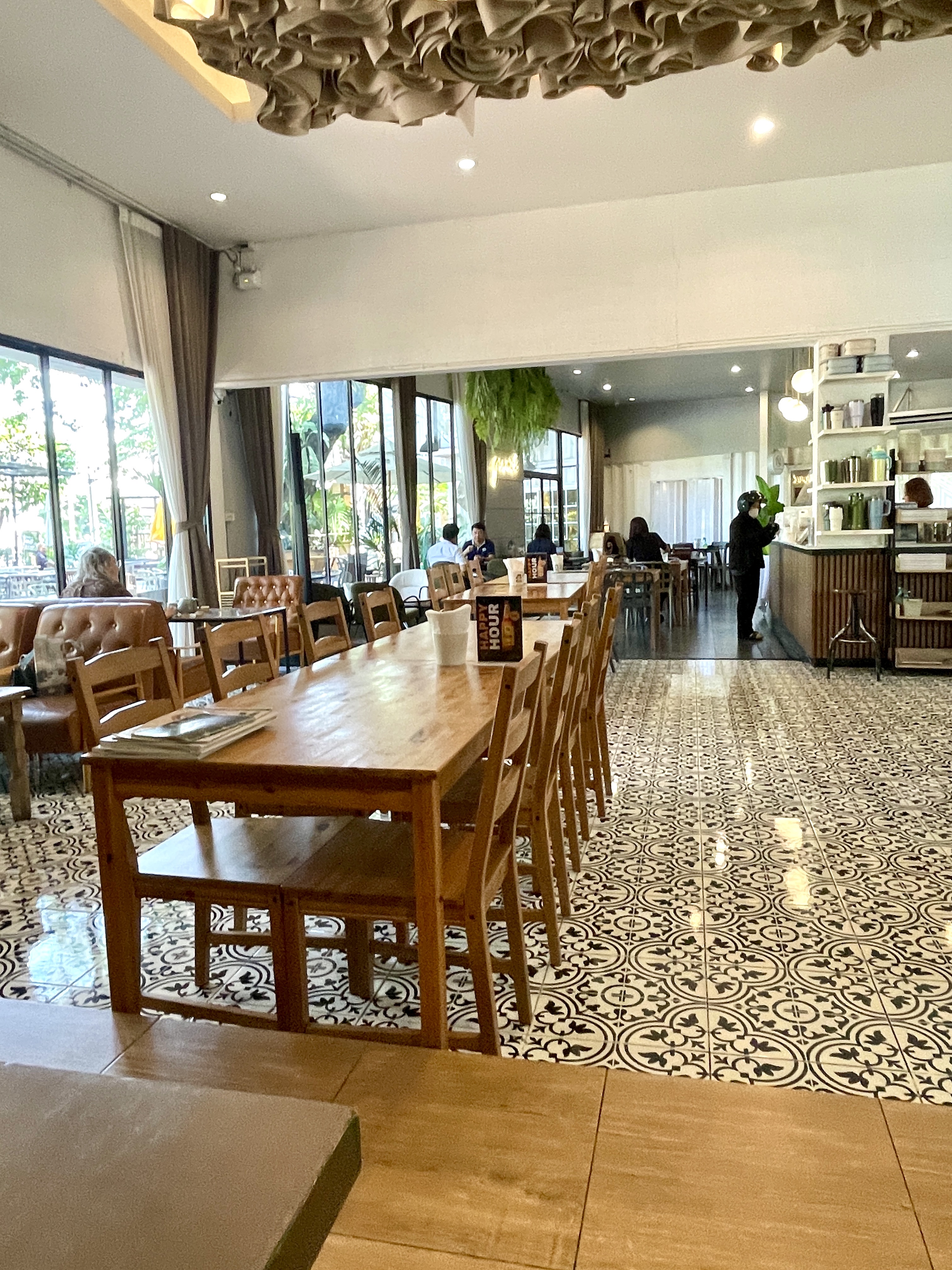 Gimmick Cafe & Restaurant