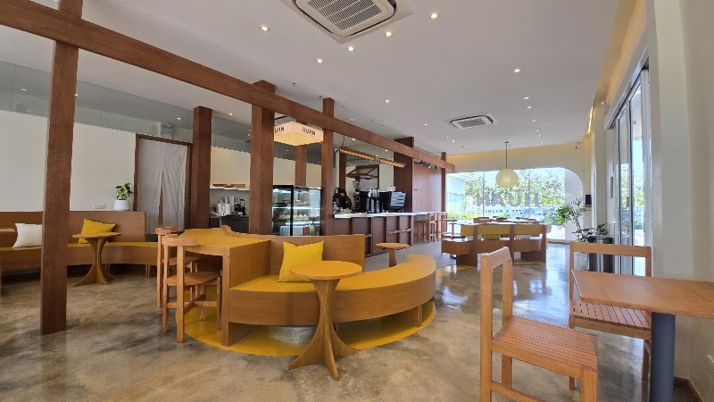 Huan Coffee & Brunch at Udomsuk 37