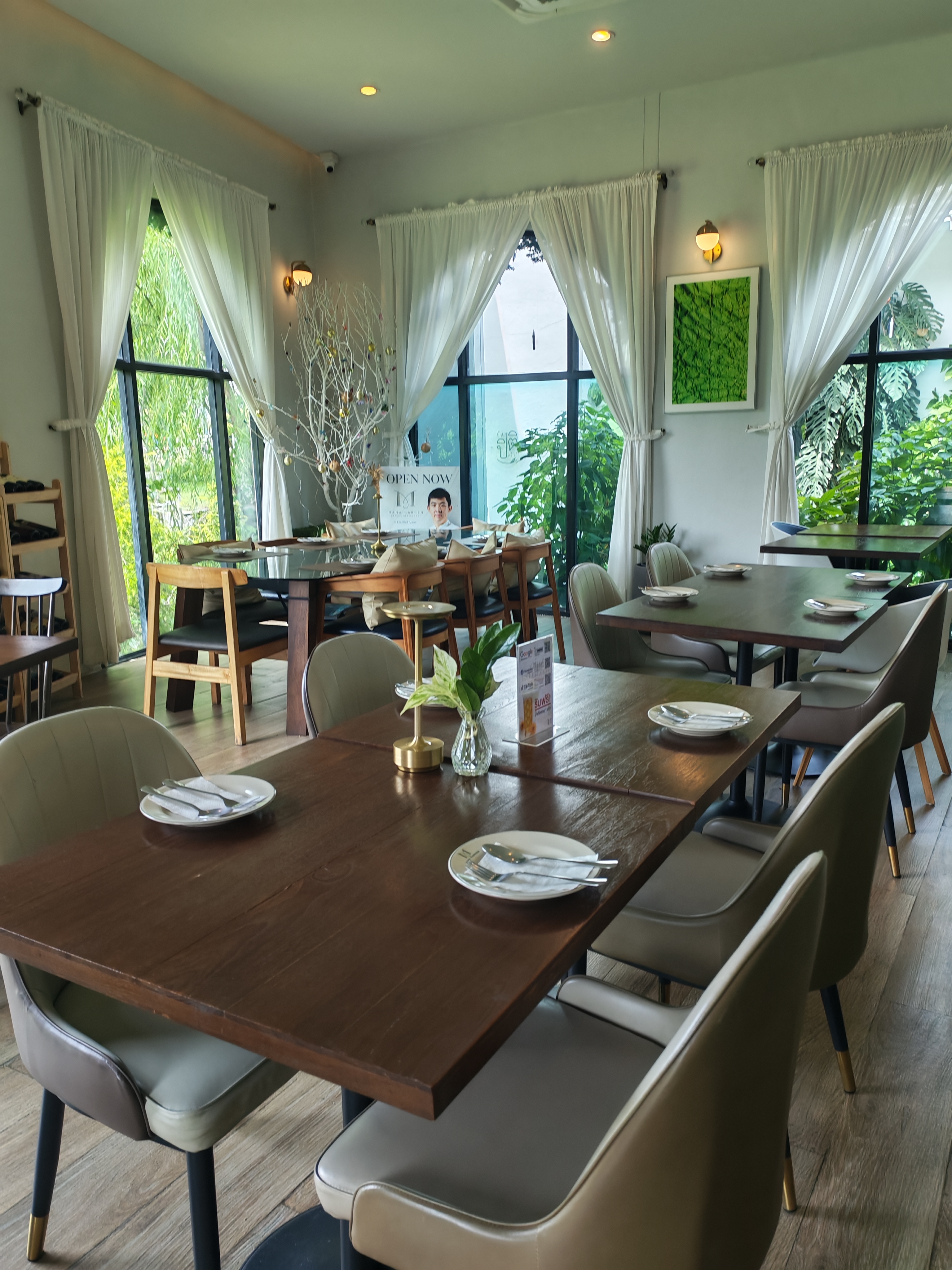 Mana Garden - Cafe' & Restaurant