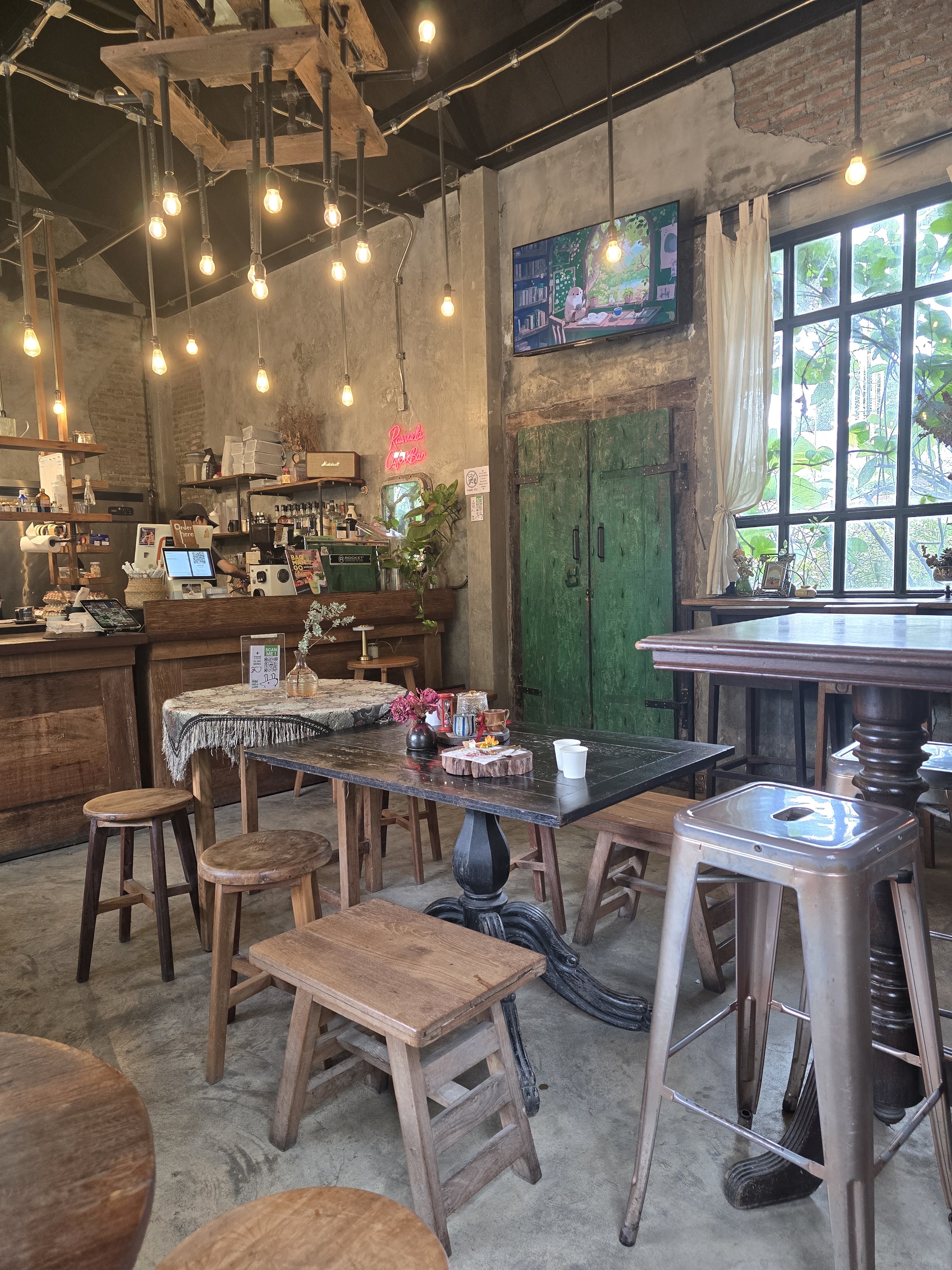 Rawvaela Cafe