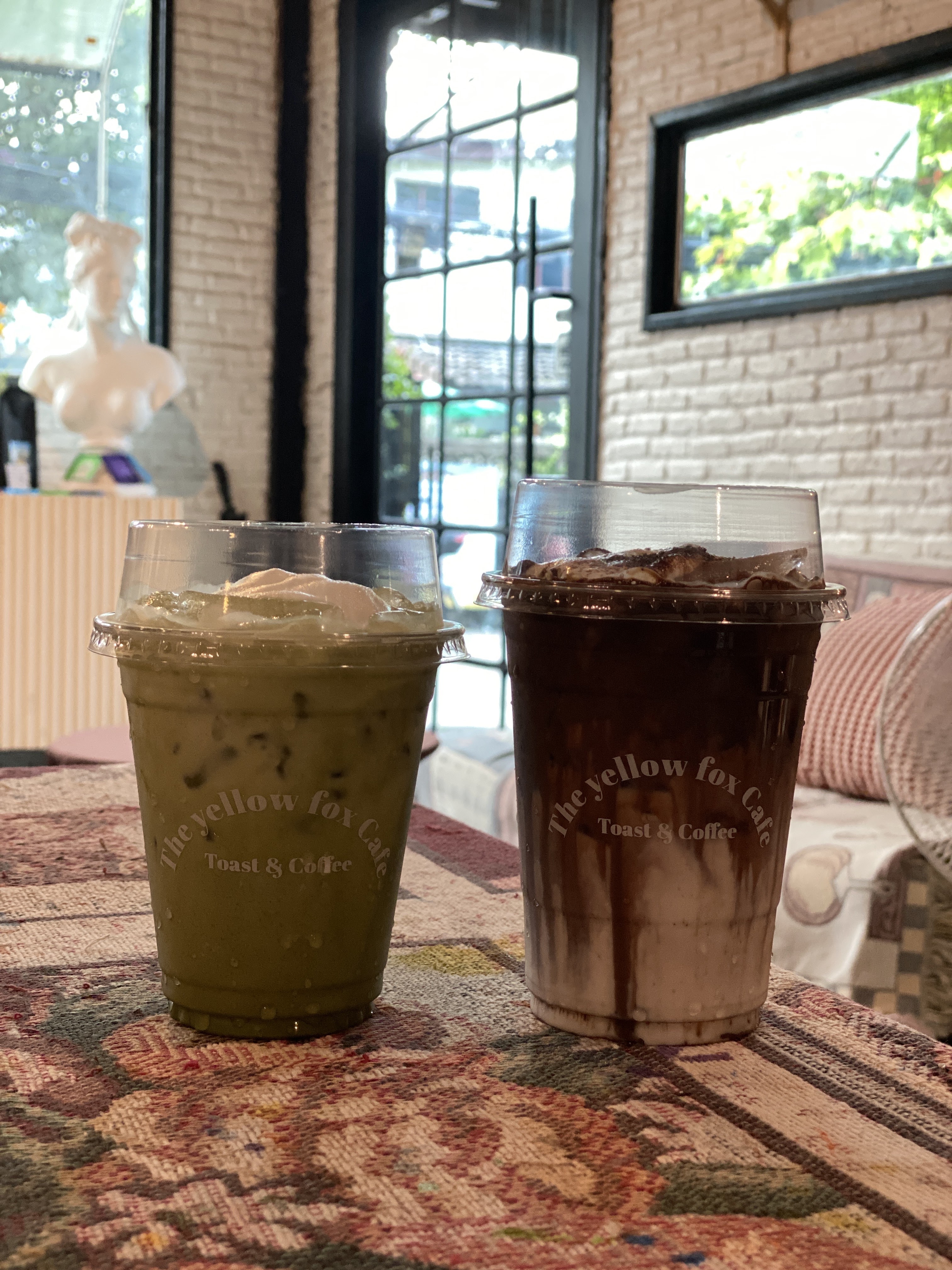 The yellow fox Cafe