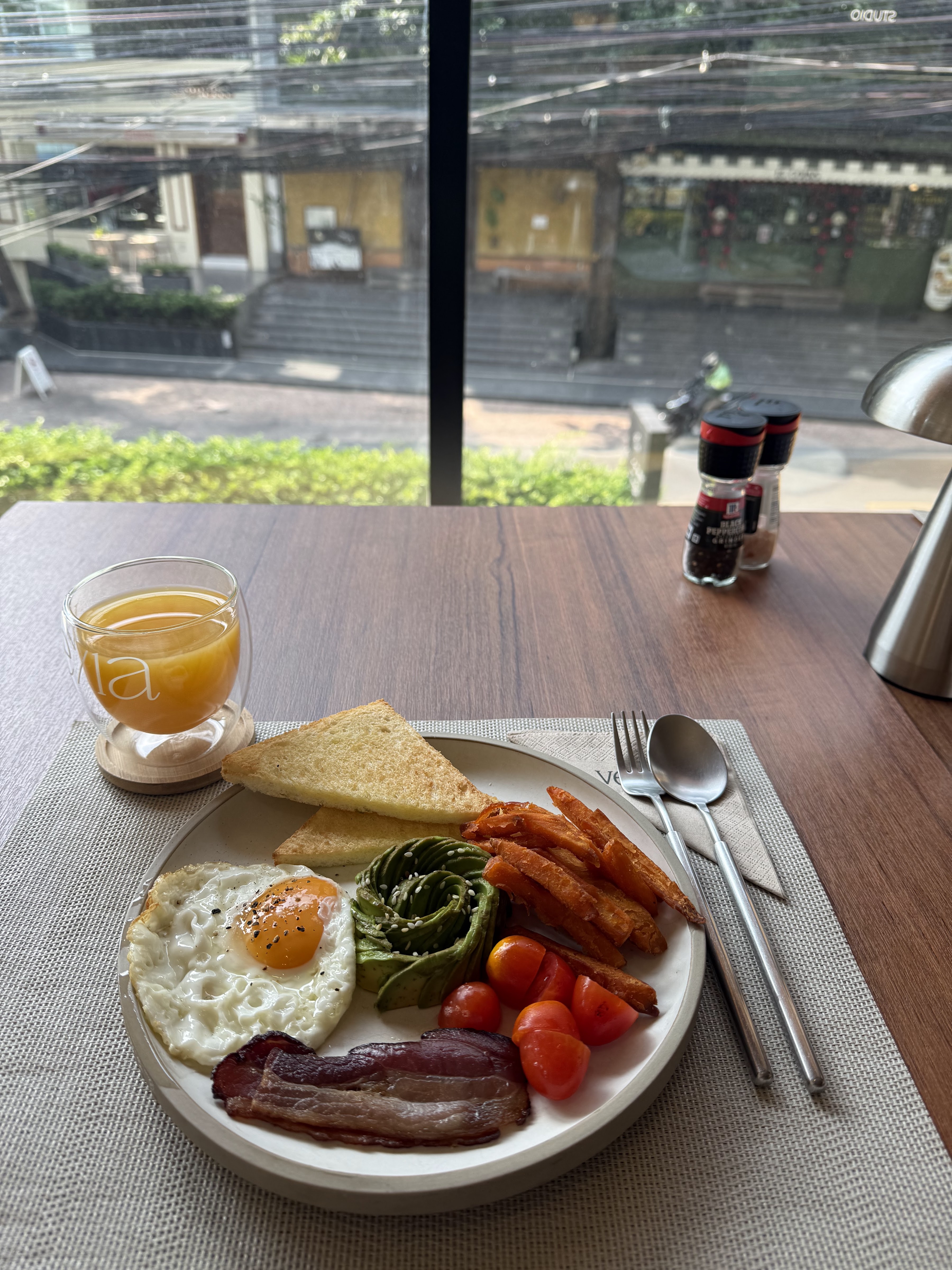 VE/LA Brunch Club Sukhumvit 49