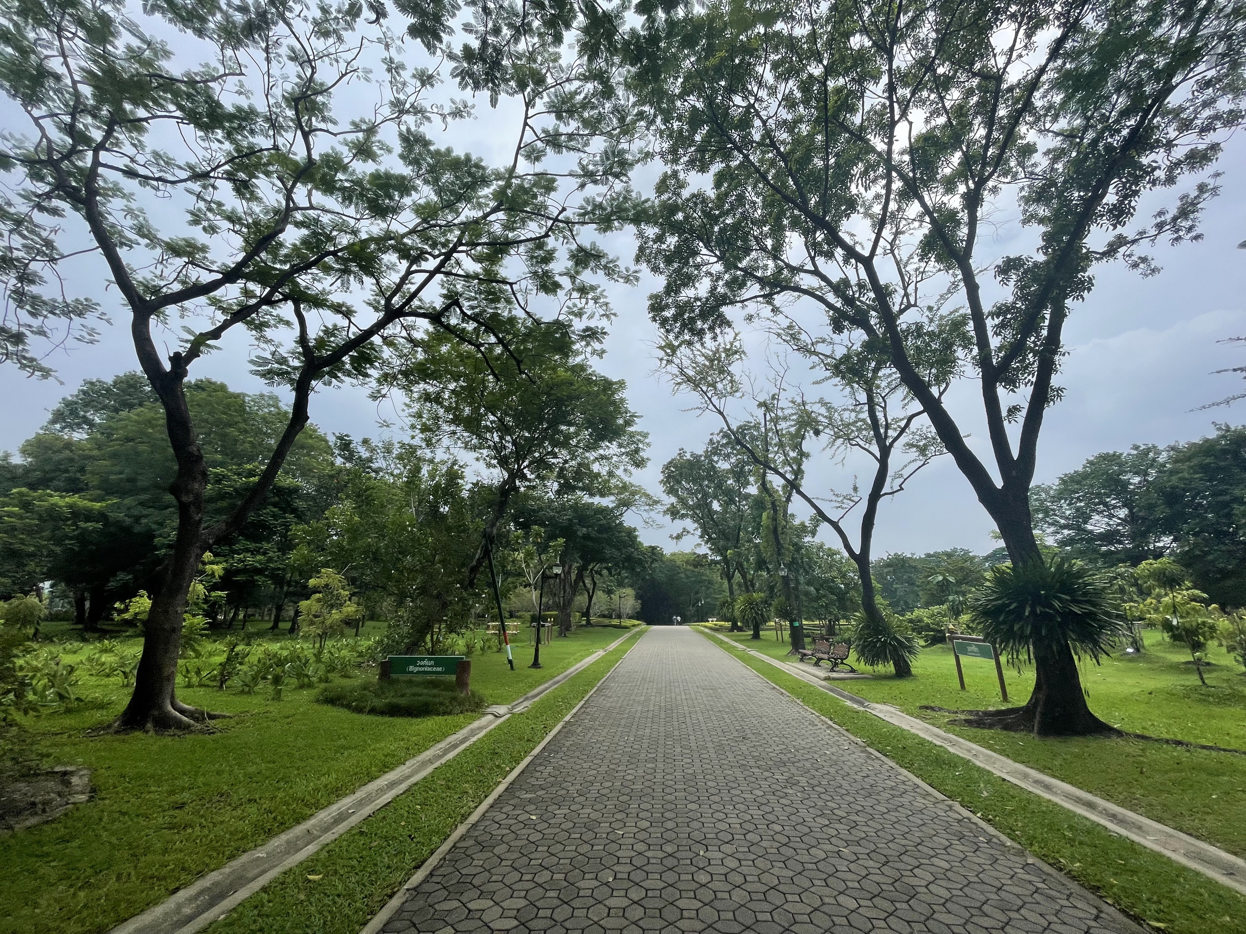 Wachirabenchathat Park (State Railway Park)