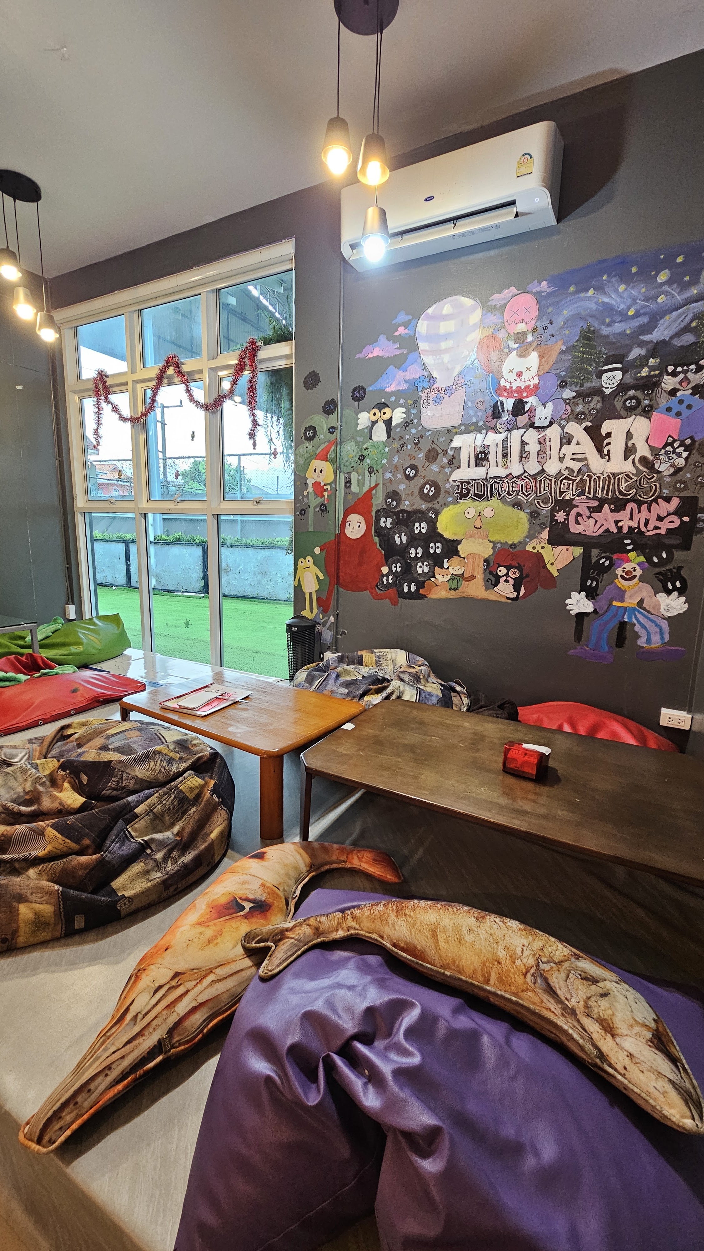 Lunar board game & cafe