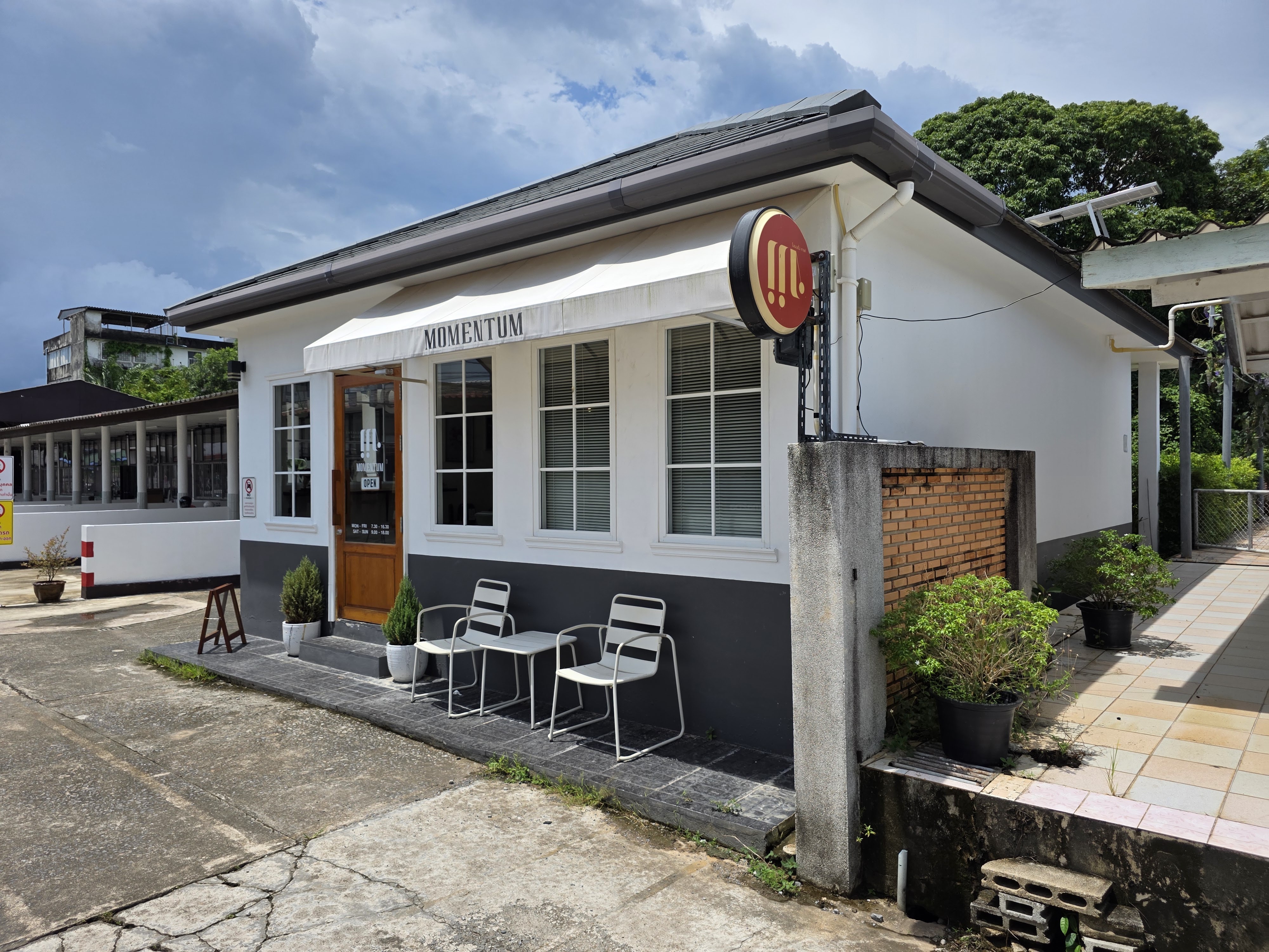 MOMENTUM Cafe