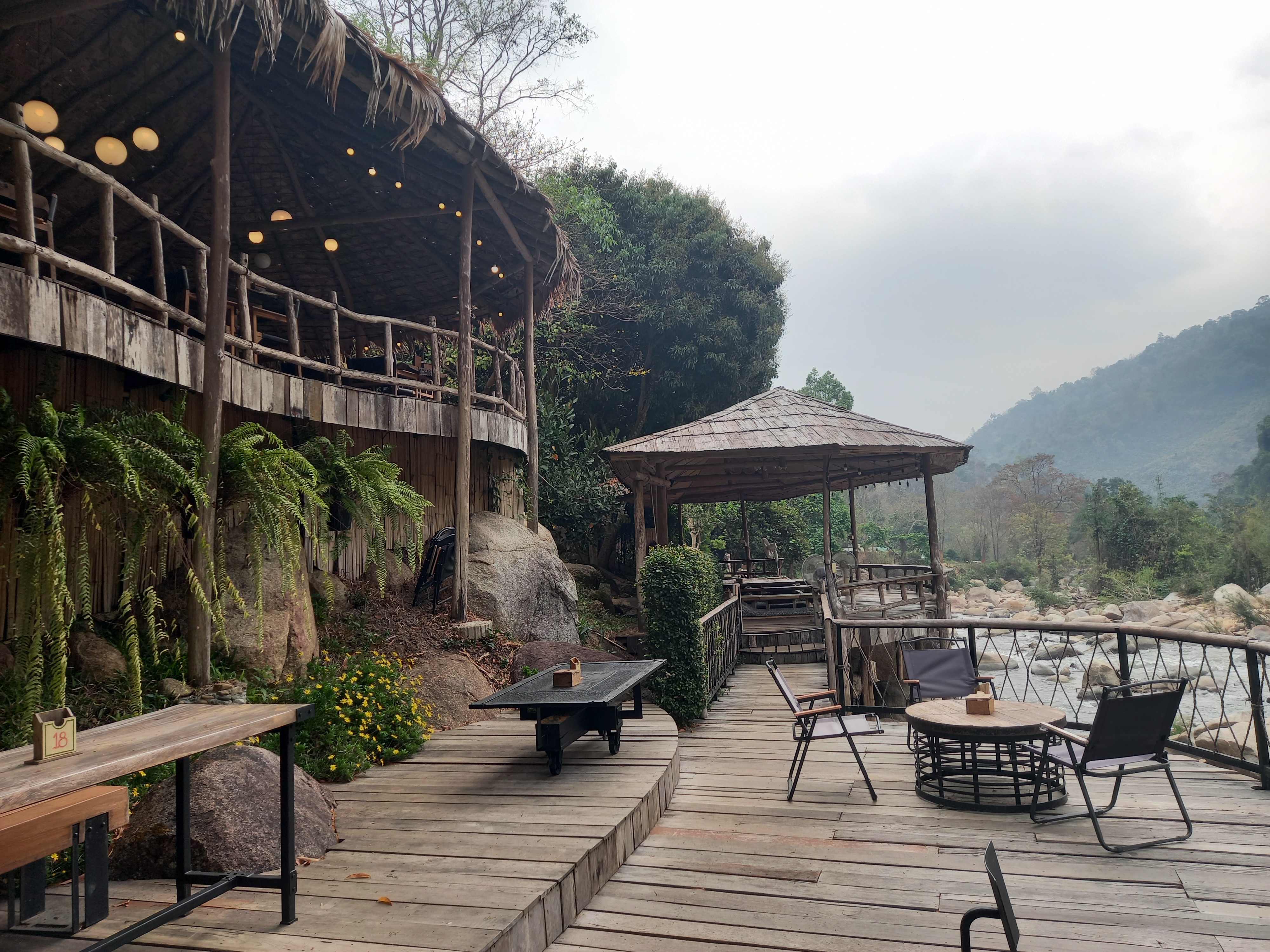 Stay Wild & Cafe