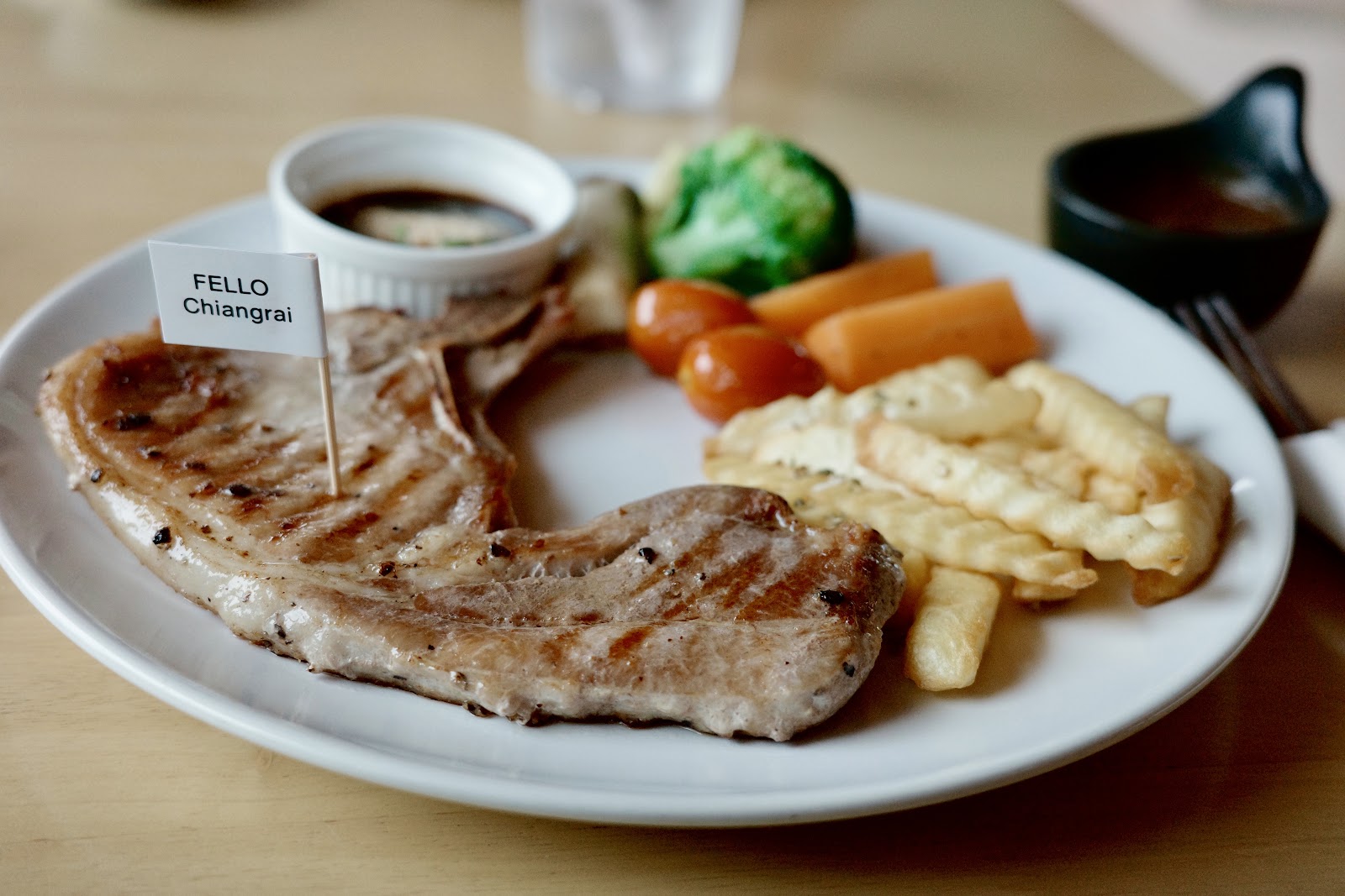 FELLO Cafe & Restaurant