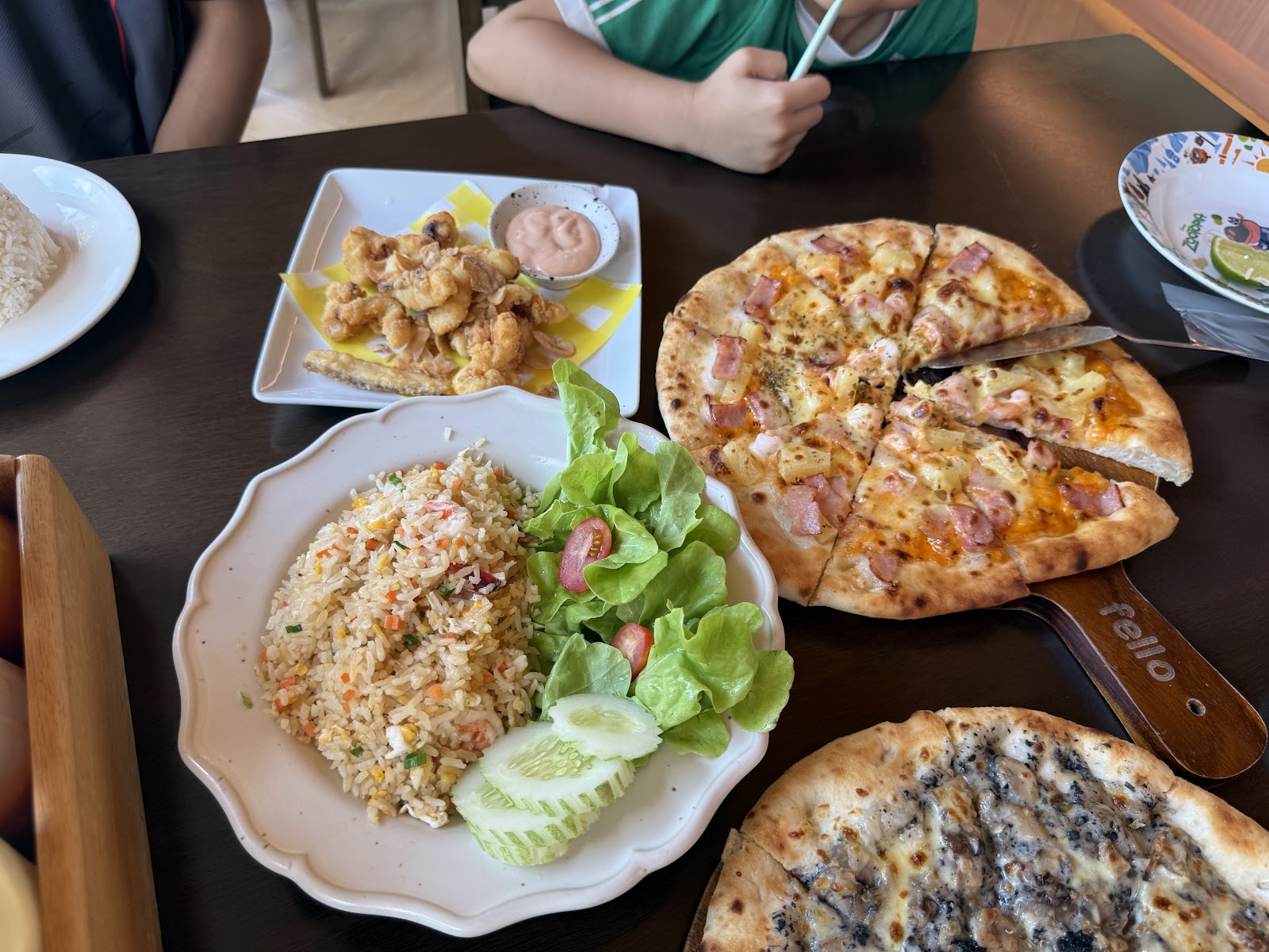 FELLO Cafe & Restaurant