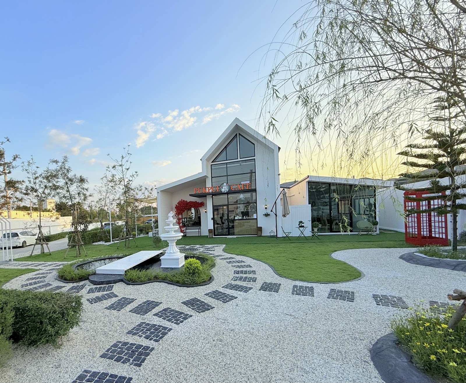 Puk Pui Cafe & Cat & Dog Hotel