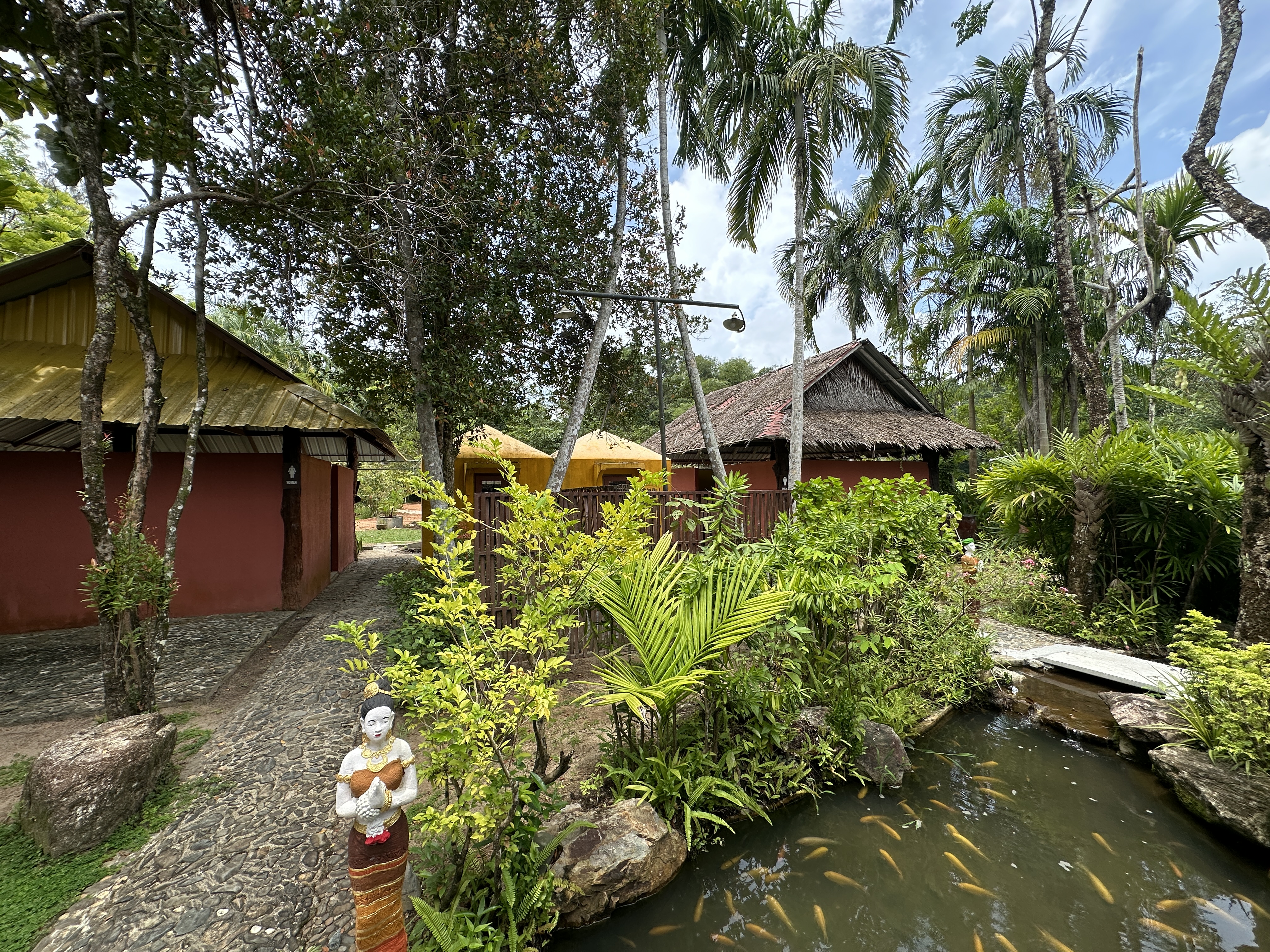 Sawasdee Lagoon Camping & Restaurant