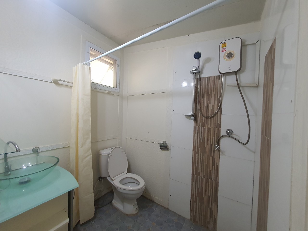 Rayonghouse Resort